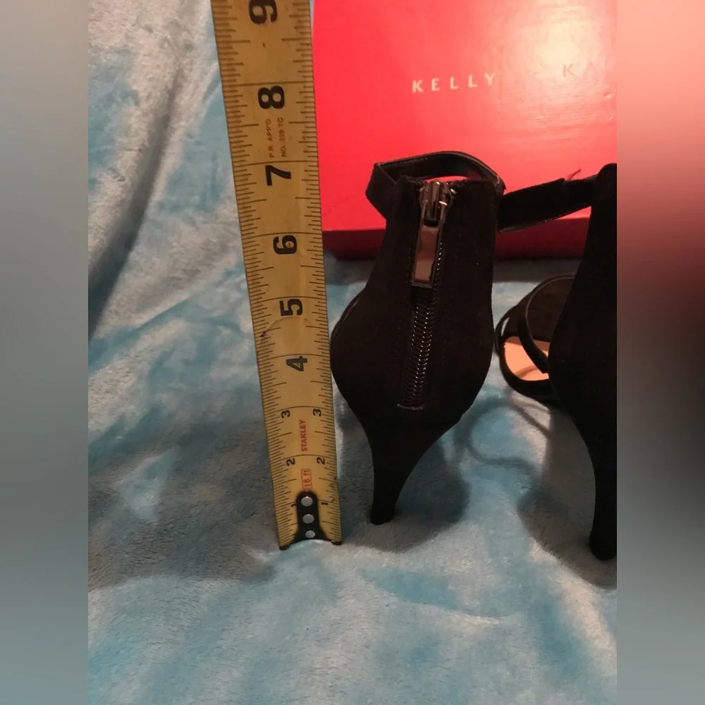 Black heels - Picture 4 of 6